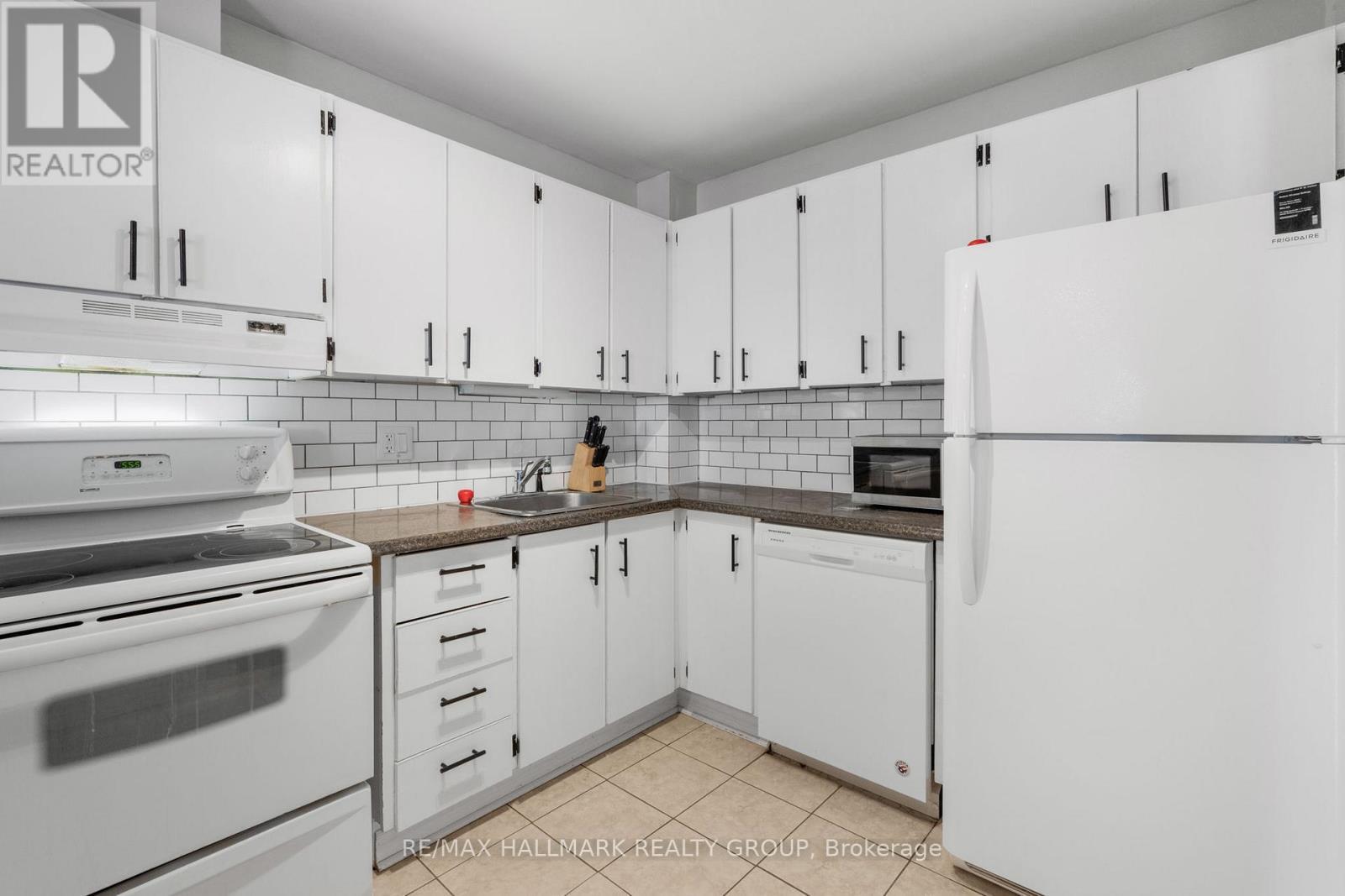 107 - 3445 Uplands Drive, Ottawa, ON - Indoor Photo Showing Kitchen