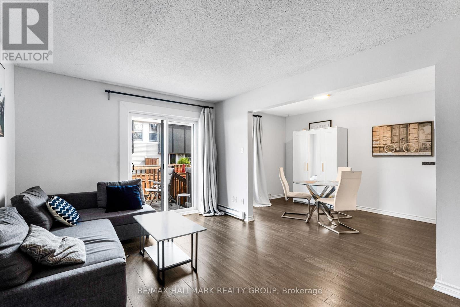 107 - 3445 Uplands Drive, Ottawa, ON - Indoor Photo Showing Living Room