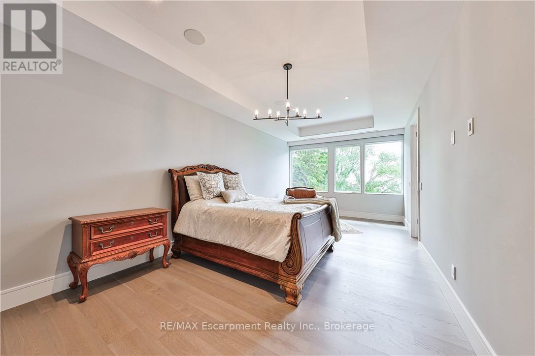 2250 Chancery Lane W, Oakville (Fd Ford), ON - Indoor Photo Showing Bedroom