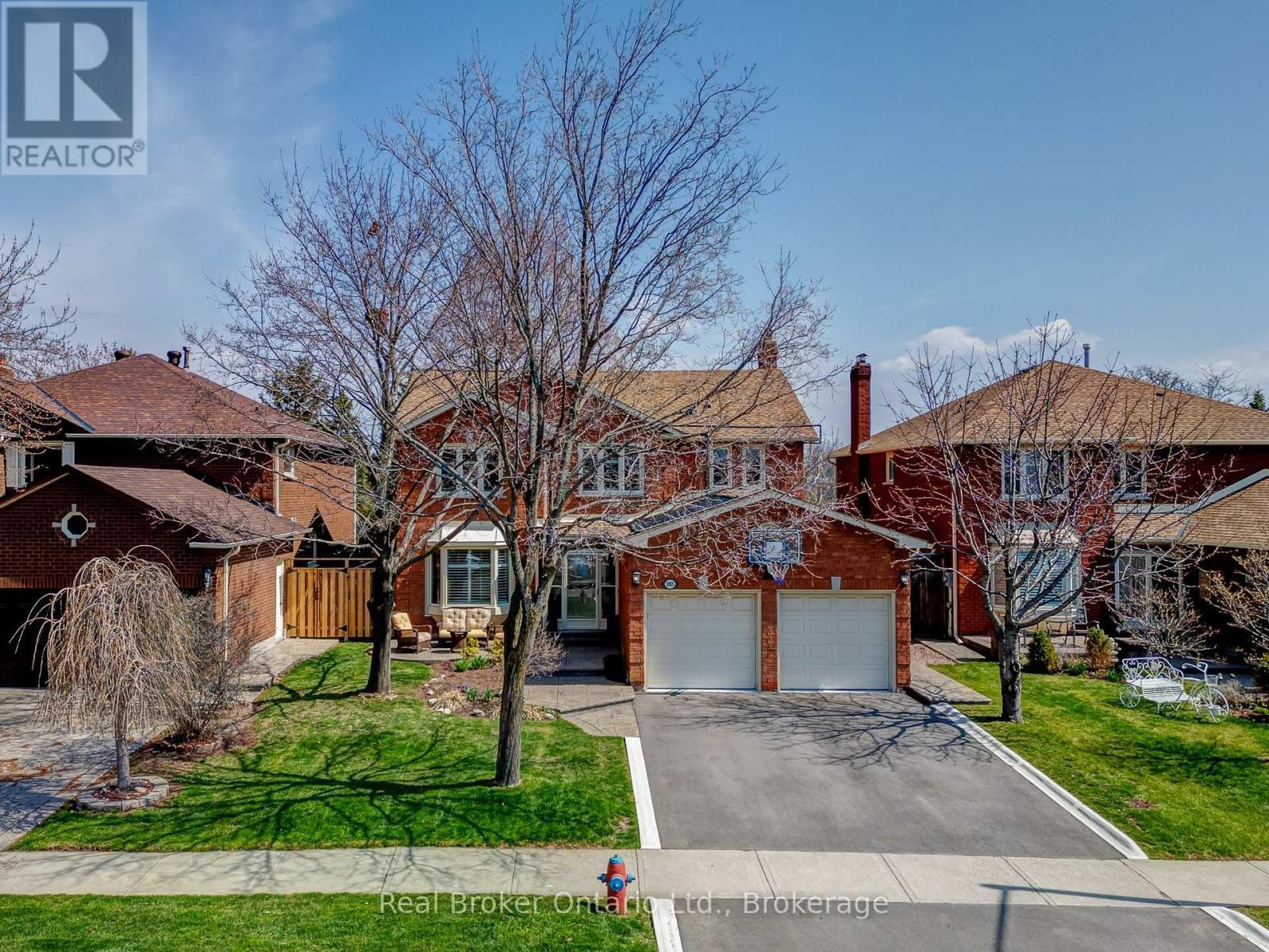 2015 Grosvenor Street, Oakville (Wc Wedgewood Creek), ON - Outdoor