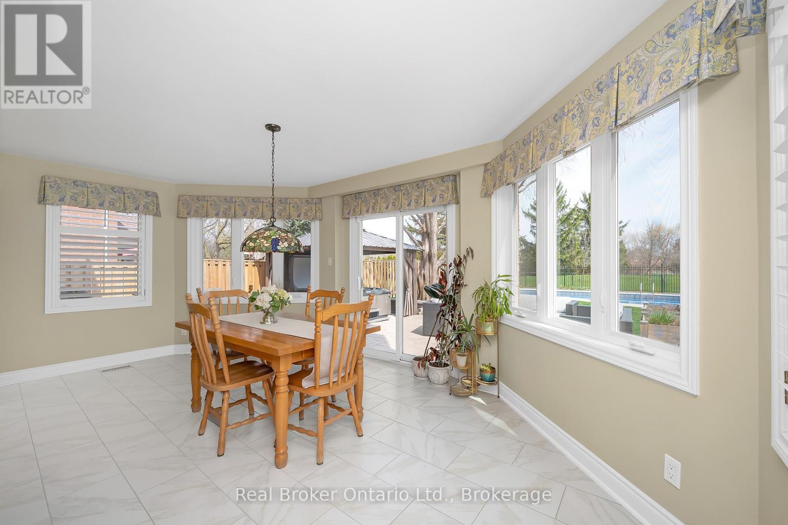 2015 Grosvenor Street, Oakville (Wc Wedgewood Creek), ON - Indoor Photo Showing Dining Room