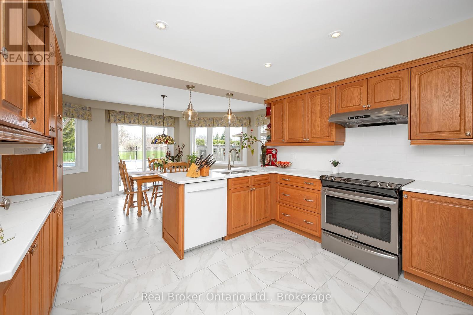 2015 Grosvenor Street, Oakville (Wc Wedgewood Creek), ON - Indoor Photo Showing Kitchen