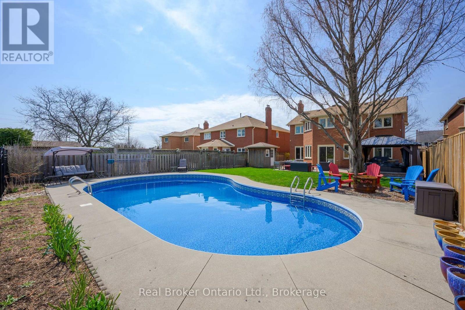 2015 Grosvenor Street, Oakville (Wc Wedgewood Creek), ON - Outdoor With In Ground Pool With Deck Patio Veranda With Backyard