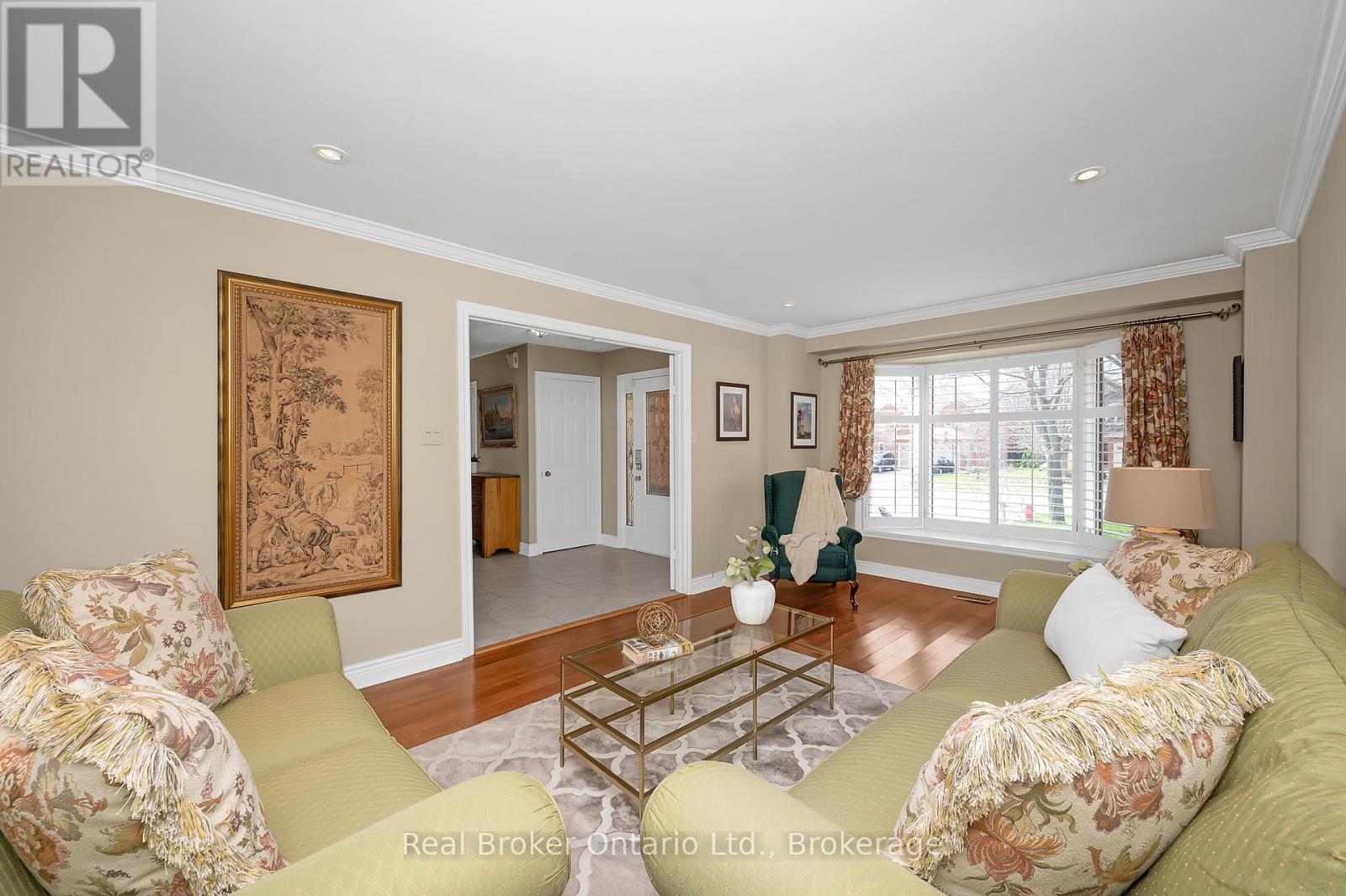 2015 Grosvenor Street, Oakville (Wc Wedgewood Creek), ON - Indoor Photo Showing Living Room