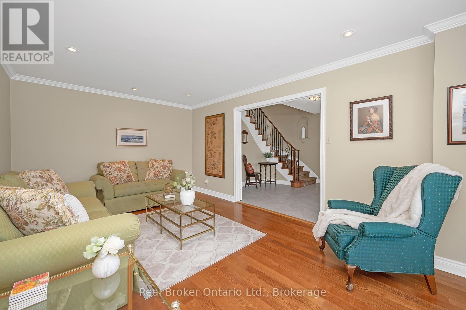 2015 Grosvenor Street, Oakville (Wc Wedgewood Creek), ON - Indoor Photo Showing Living Room