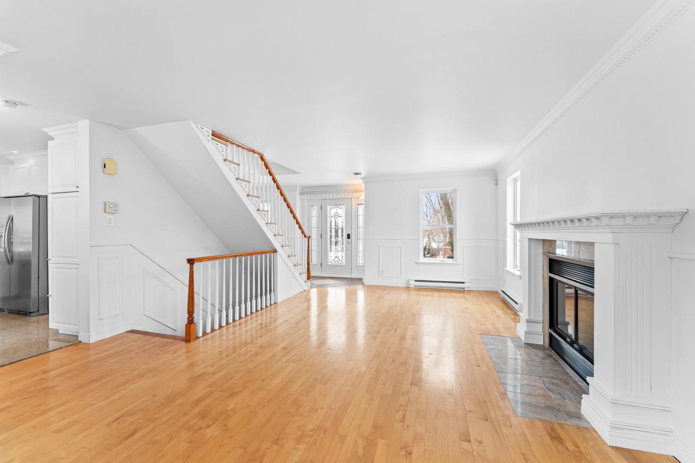 Salon - 1576 Ch. St-Charles, Terrebonne (Lachenaie), QC - Indoor With Fireplace