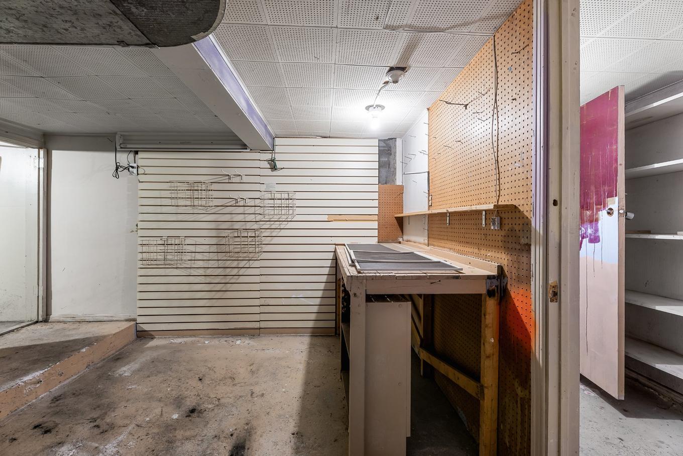 Atelier - 1102 Boul. De La Salette, Saint-Jérôme, QC - Indoor Photo Showing Garage