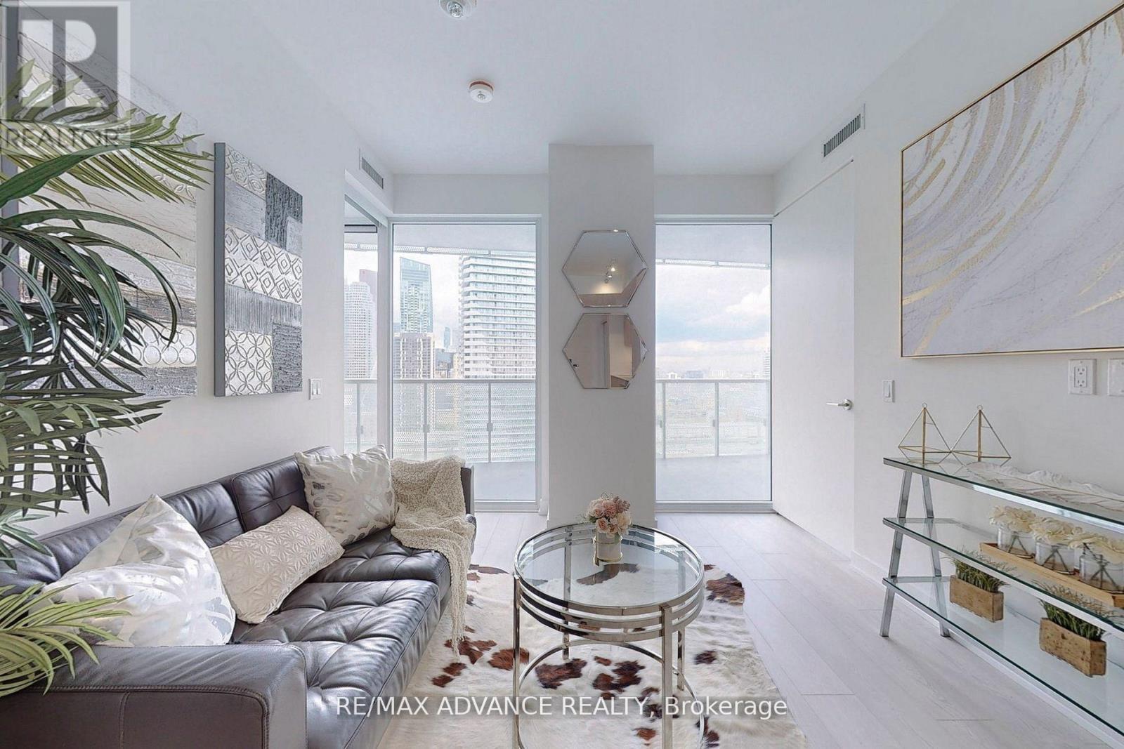 2508 - 15 Queens Quay E, Toronto, ON - Indoor Photo Showing Living Room