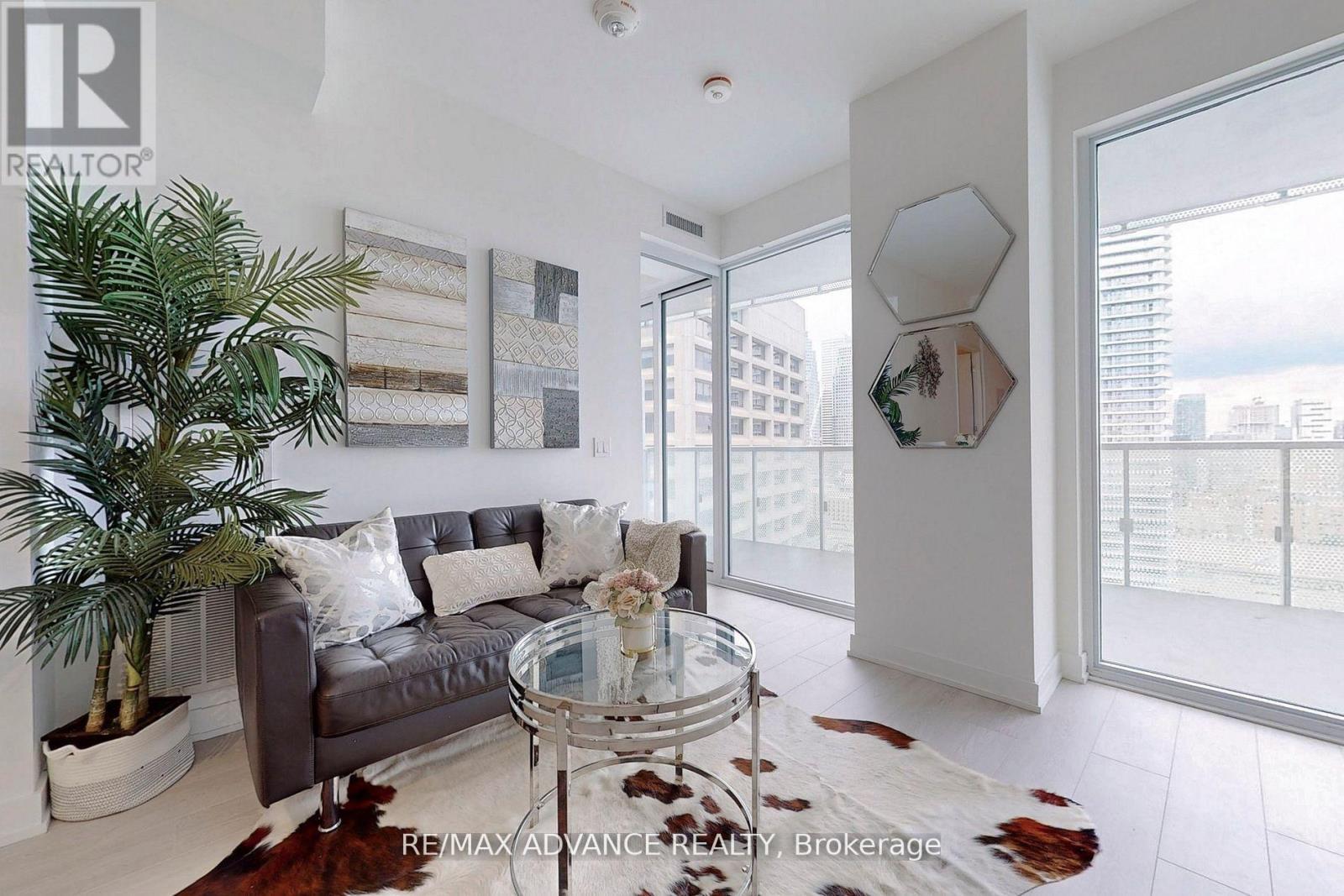 2508 - 15 Queens Quay E, Toronto, ON - Indoor Photo Showing Living Room