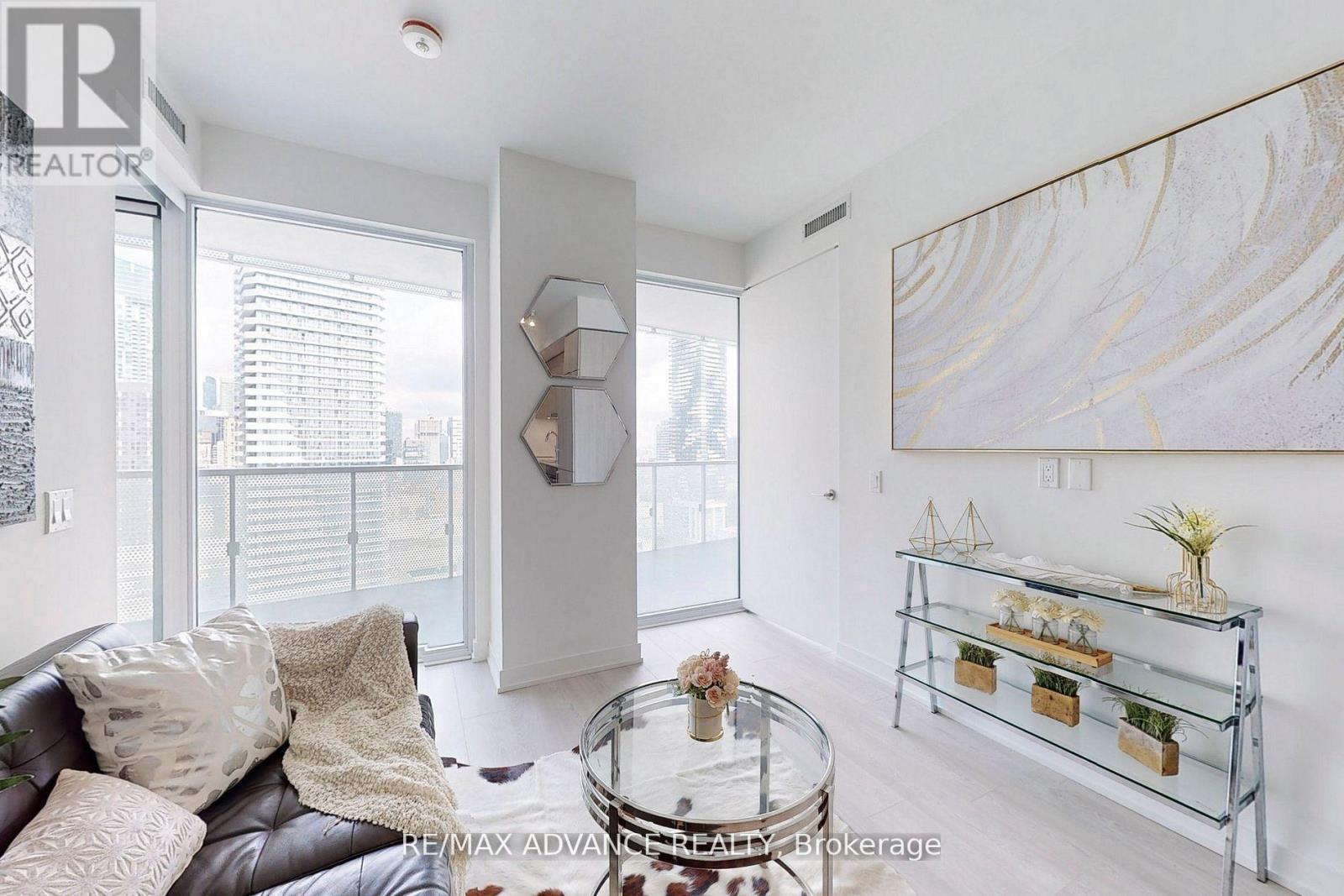 2508 - 15 Queens Quay E, Toronto, ON - Indoor