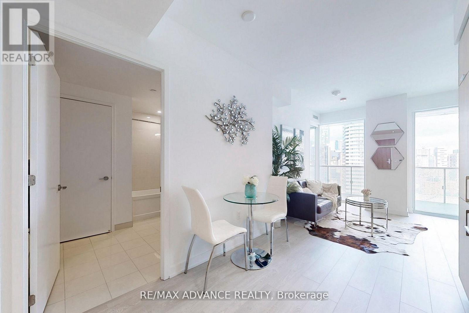 2508 - 15 Queens Quay E, Toronto, ON - Indoor