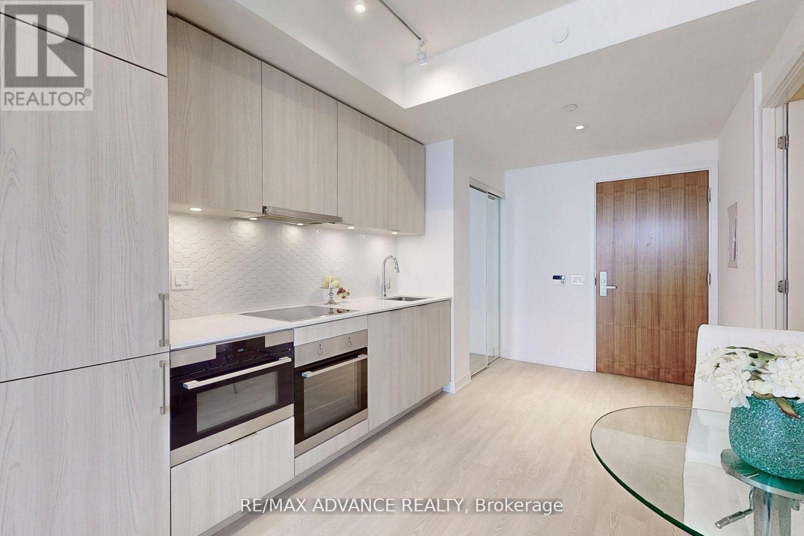 2508 - 15 Queens Quay E, Toronto, ON - Indoor Photo Showing Kitchen