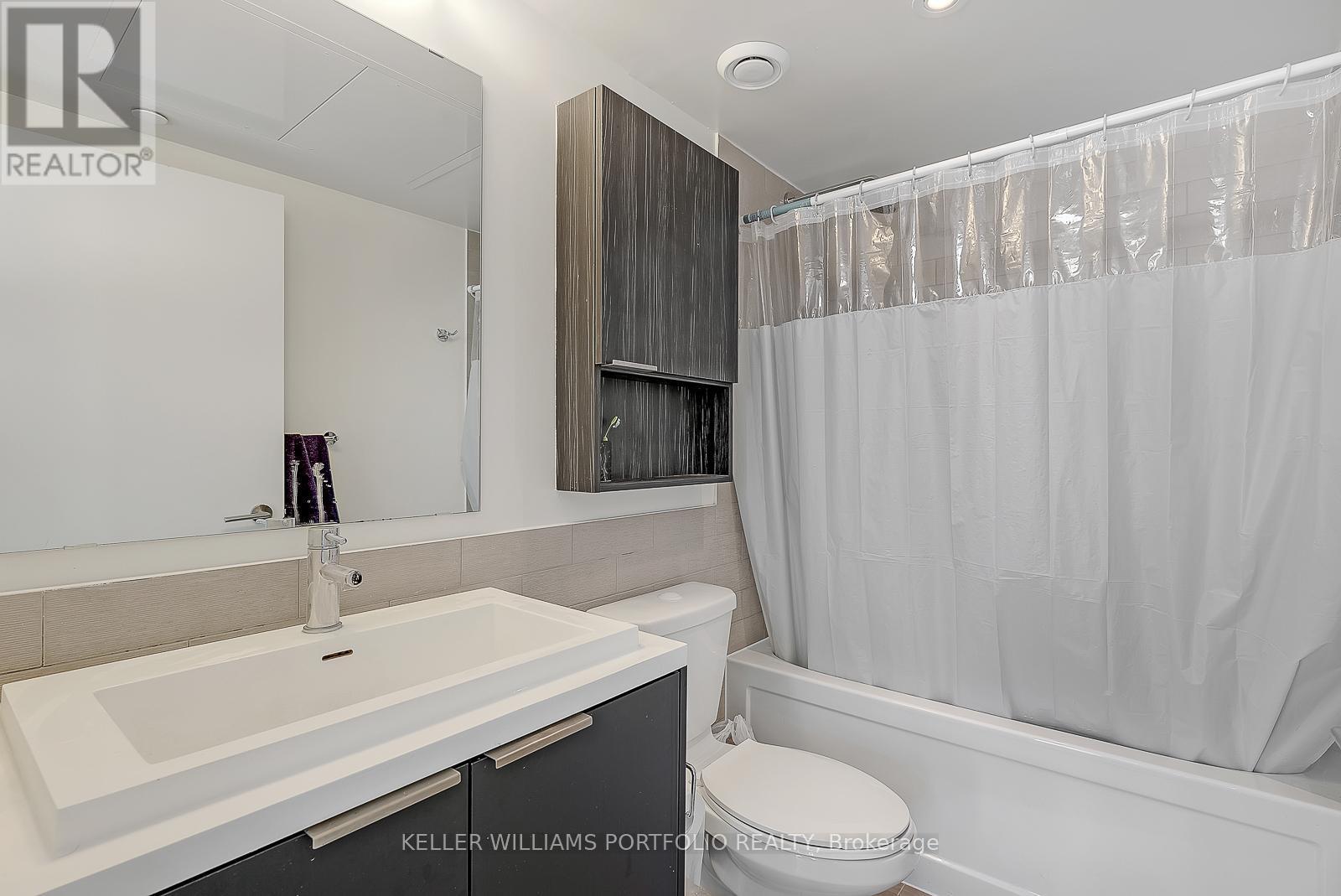 2203 - 6 Sonic Way, Toronto, ON - Indoor Photo Showing Bathroom