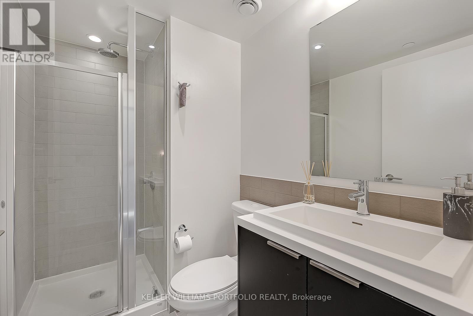 2203 - 6 Sonic Way, Toronto, ON - Indoor Photo Showing Bathroom