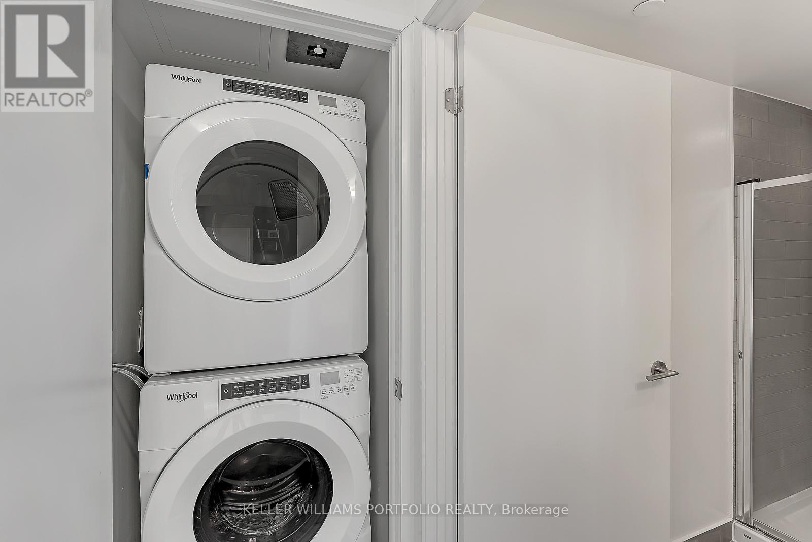 2203 - 6 Sonic Way, Toronto, ON - Indoor Photo Showing Laundry Room
