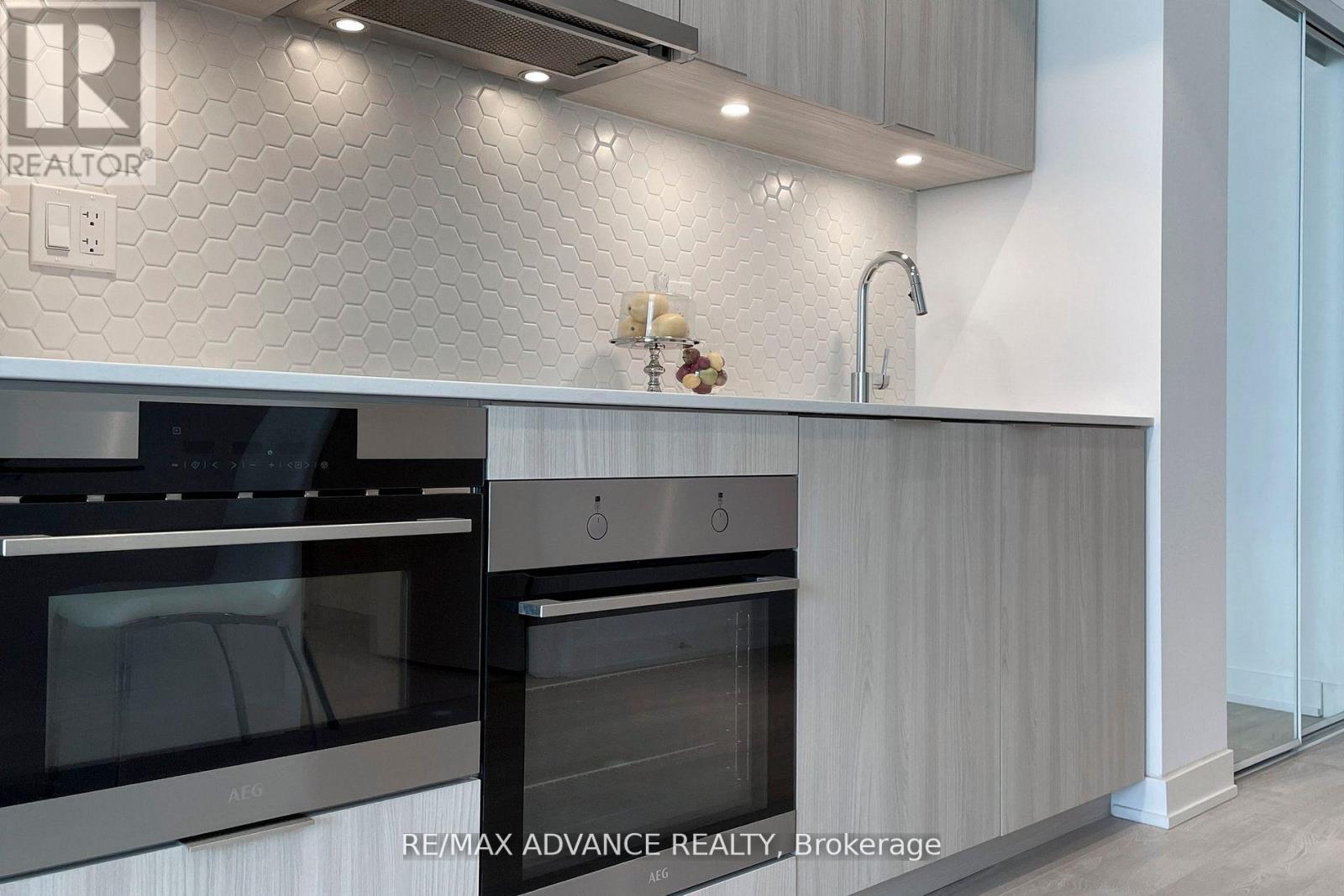 2508 - 15 Queens Quay E, Toronto, ON - Indoor