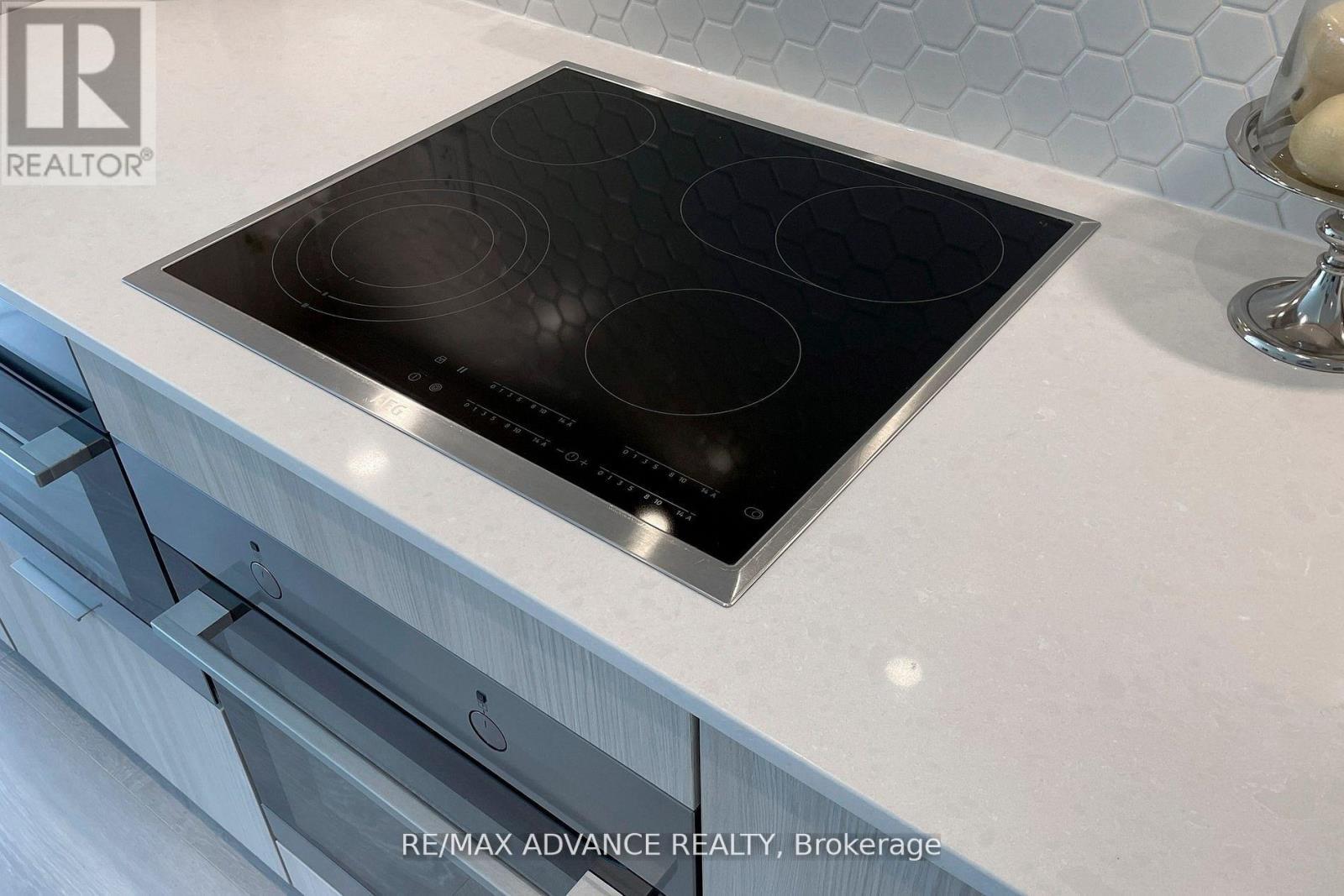 2508 - 15 Queens Quay E, Toronto, ON - Photo Showing Kitchen