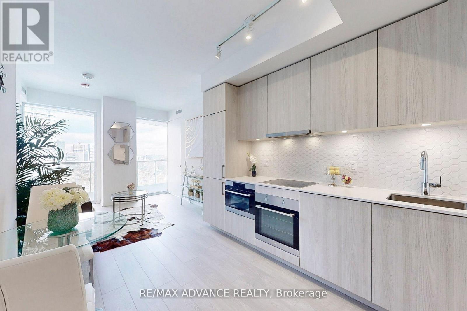 2508 - 15 Queens Quay E, Toronto, ON - Indoor Photo Showing Kitchen With Upgraded Kitchen