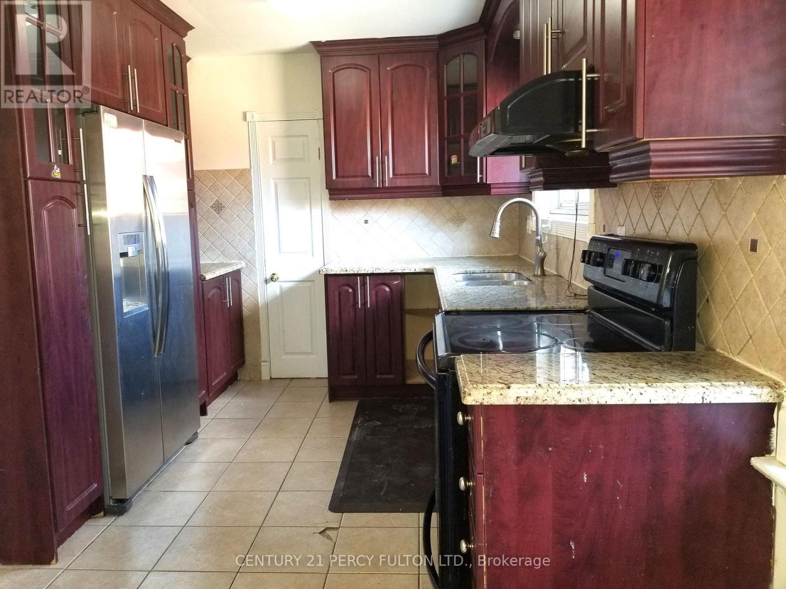Main Floor - 182 Confederation Drive, Toronto, ON - Indoor Photo Showing Kitchen With Double Sink