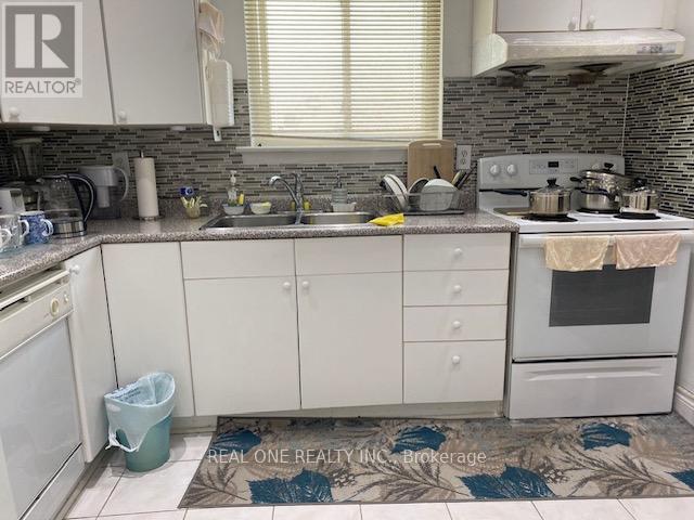 Main - 334 Chester Le Boulevard, Toronto, ON - Indoor Photo Showing Kitchen With Double Sink