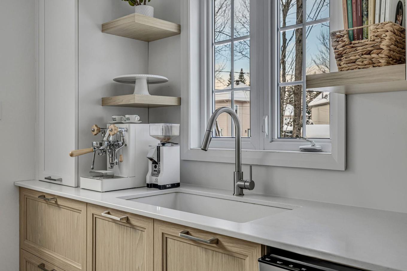 Kitchen - 1129 Rue Du Geyser, Québec (La Haute-Saint-Charles), QC - Indoor Photo Showing Other Room