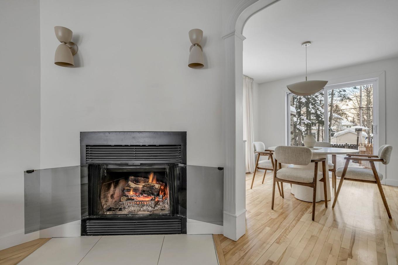 Living room - 1129 Rue Du Geyser, Québec (La Haute-Saint-Charles), QC - Indoor Photo Showing Other Room With Fireplace