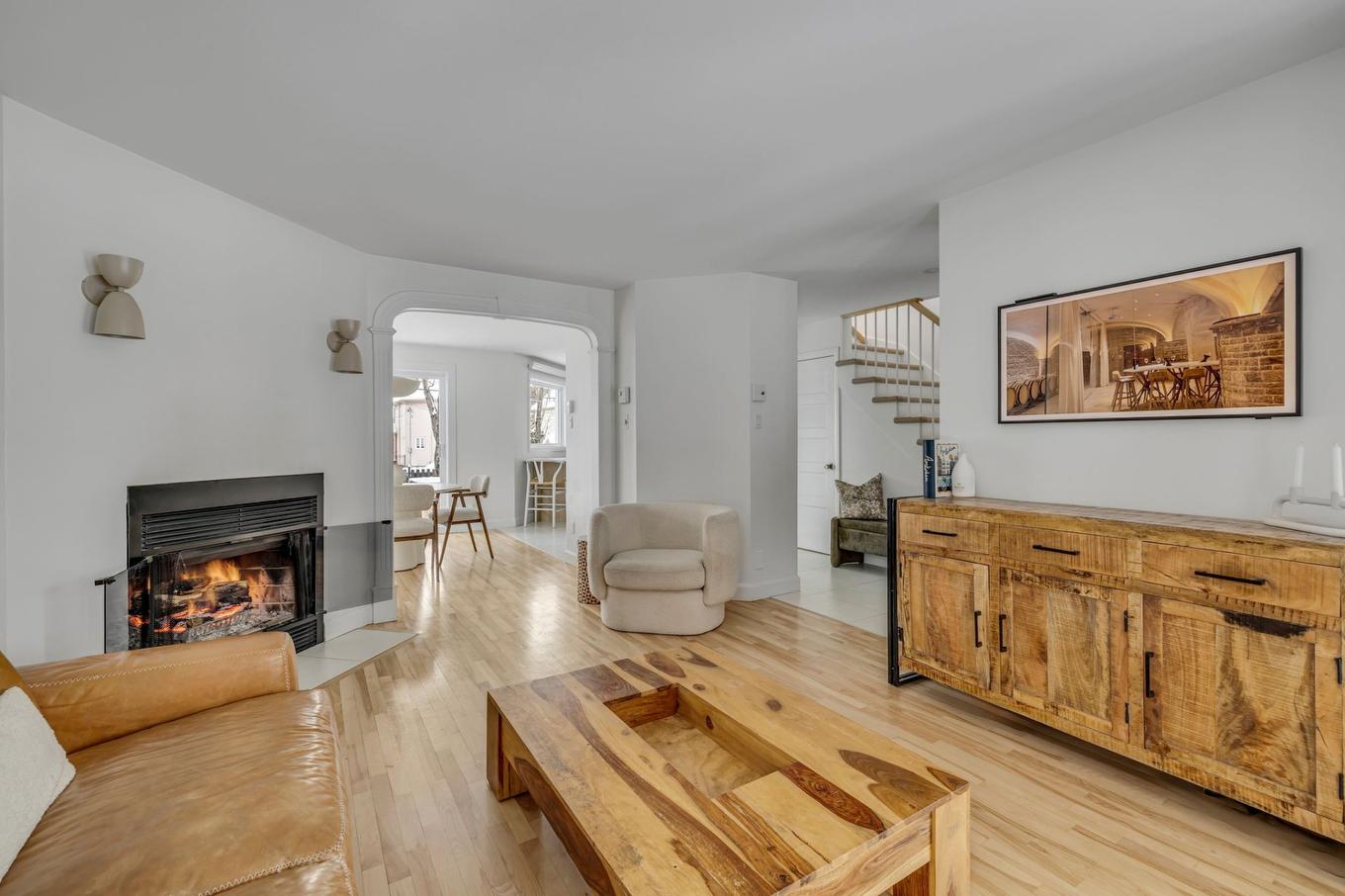 Living room - 1129 Rue Du Geyser, Québec (La Haute-Saint-Charles), QC - Indoor Photo Showing Living Room With Fireplace