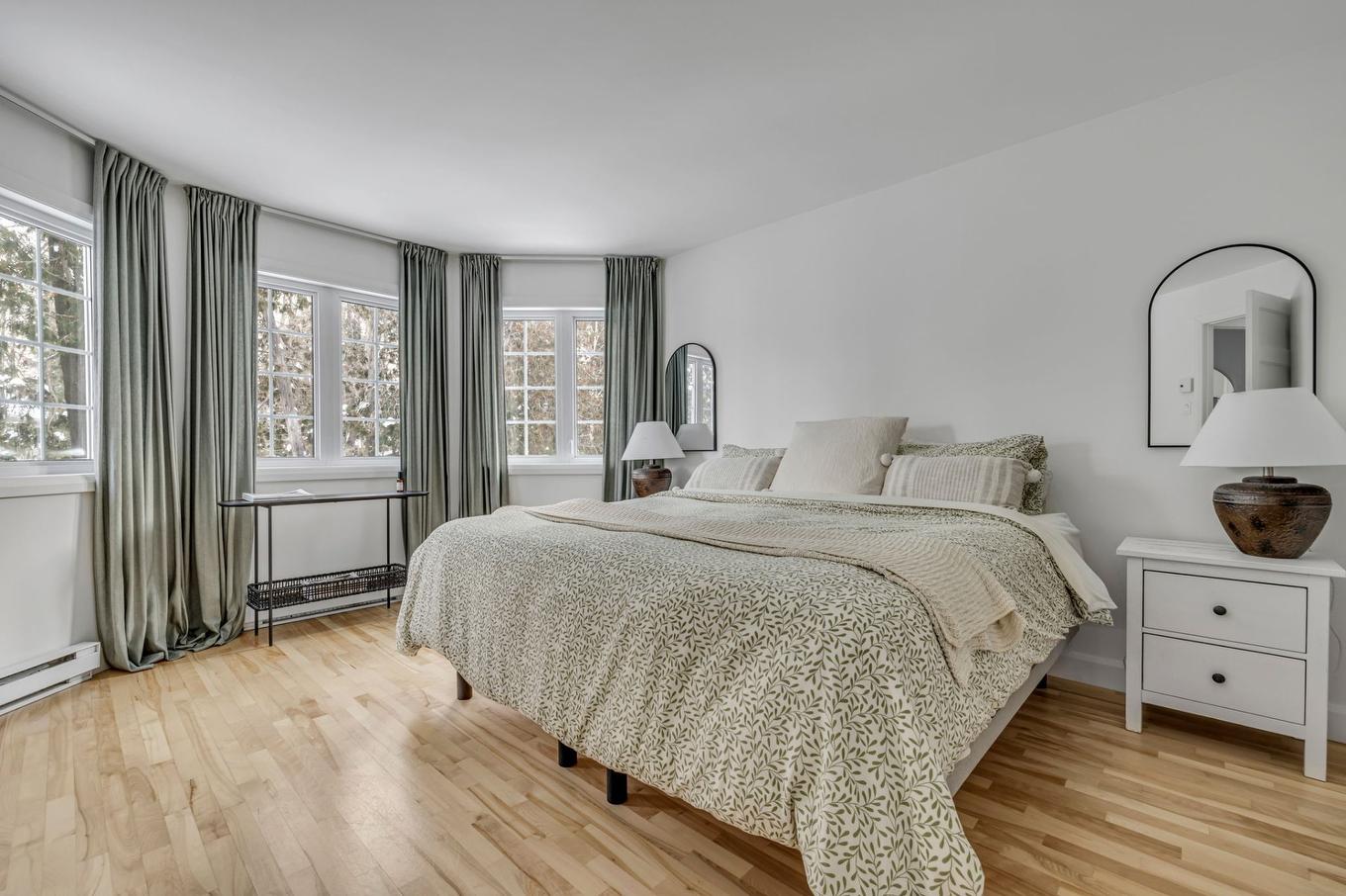 Primary bedroom - 1129 Rue Du Geyser, Québec (La Haute-Saint-Charles), QC - Indoor Photo Showing Bedroom
