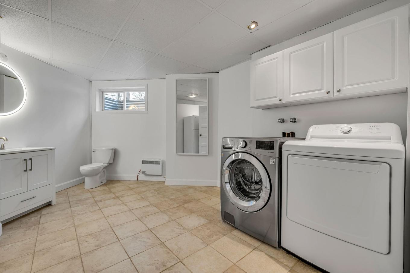 Laundry room - 1129 Rue Du Geyser, Québec (La Haute-Saint-Charles), QC - Indoor Photo Showing Laundry Room