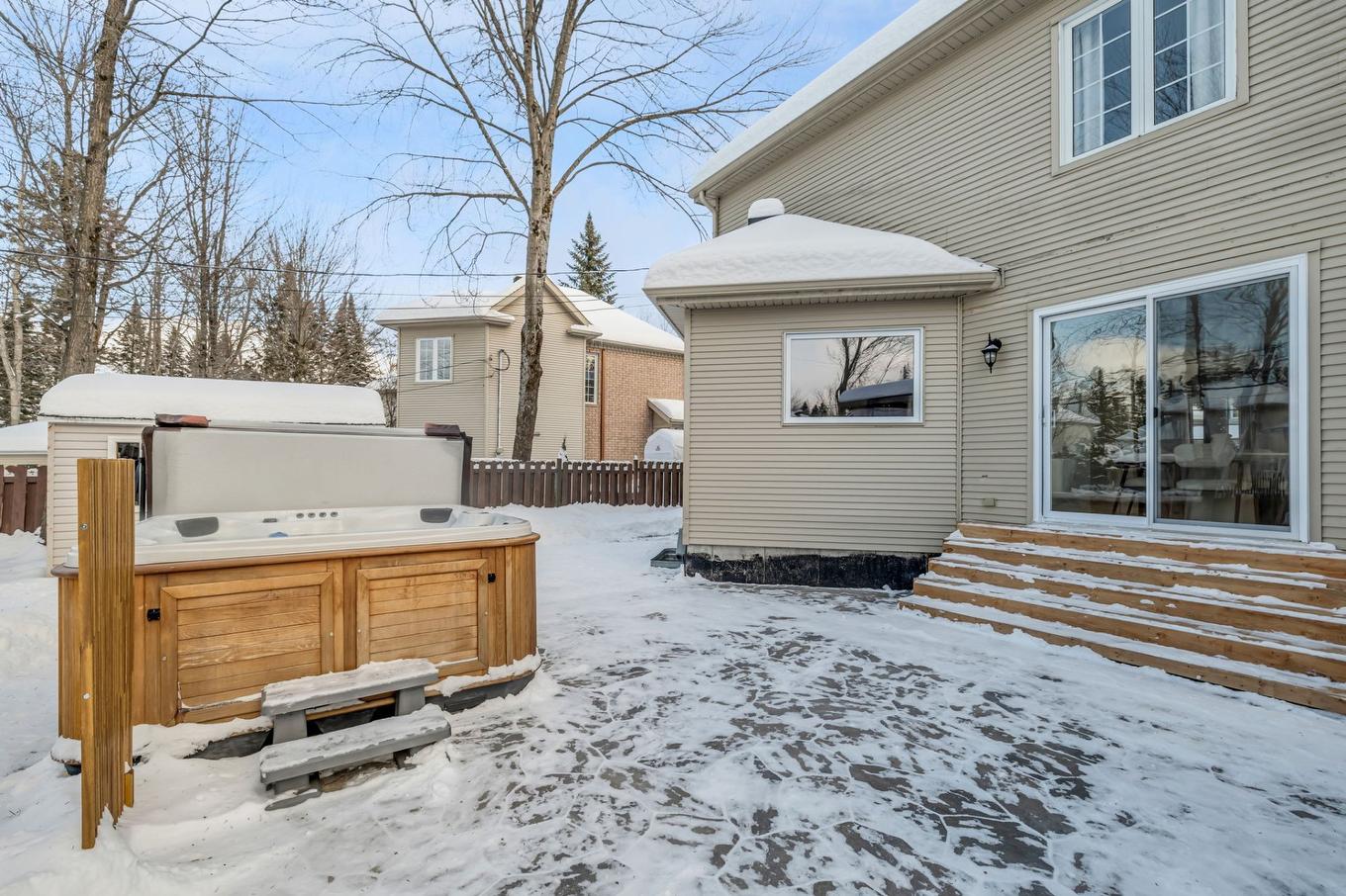 Backyard - 1129 Rue Du Geyser, Québec (La Haute-Saint-Charles), QC - Outdoor