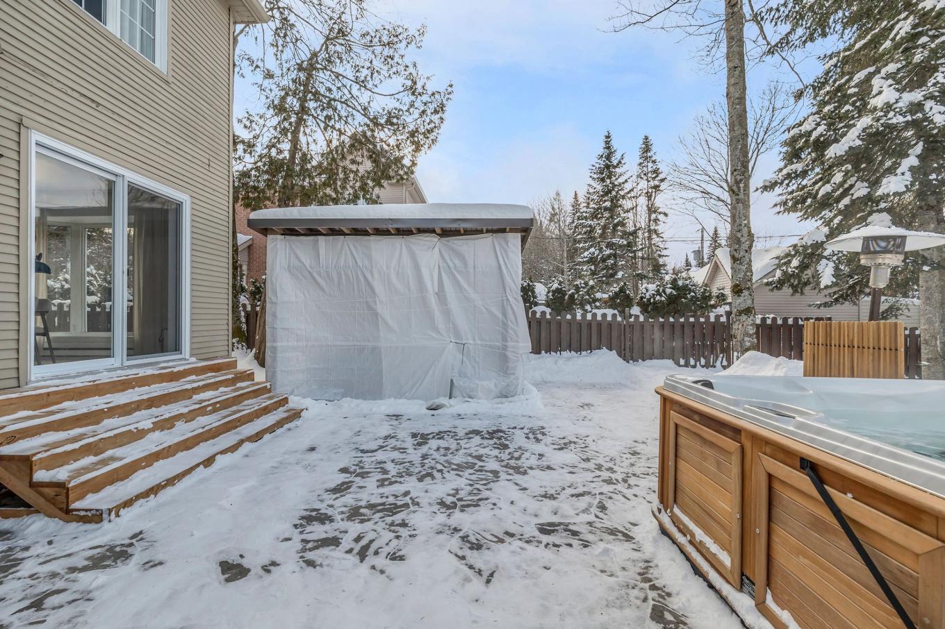 Backyard - 1129 Rue Du Geyser, Québec (La Haute-Saint-Charles), QC - Outdoor