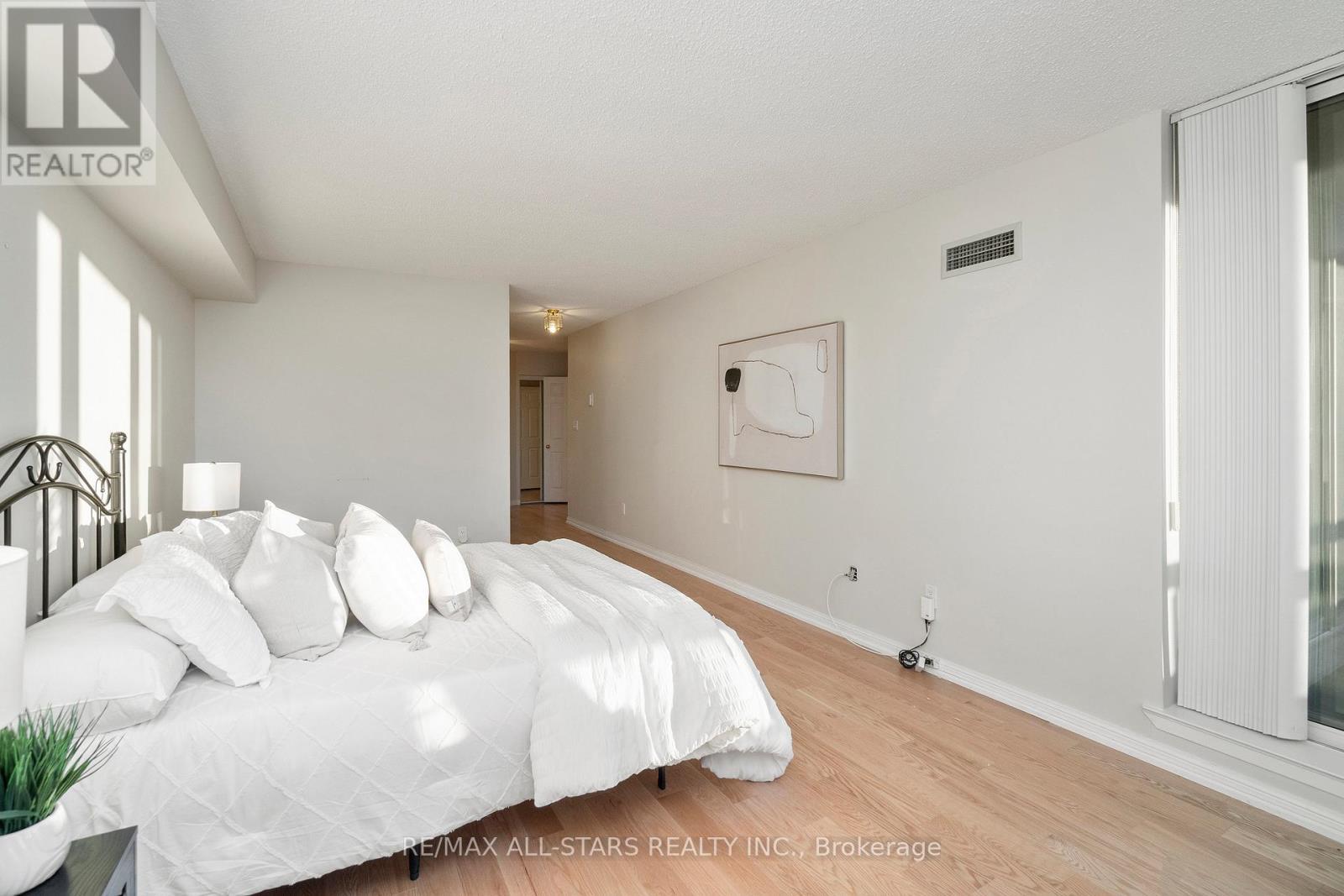 611 - 610 Bullock Drive, Markham, ON - Indoor Photo Showing Bedroom