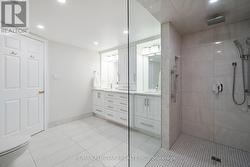Double vanity -