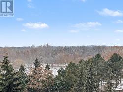 Welcoming entrance w ample storage. -