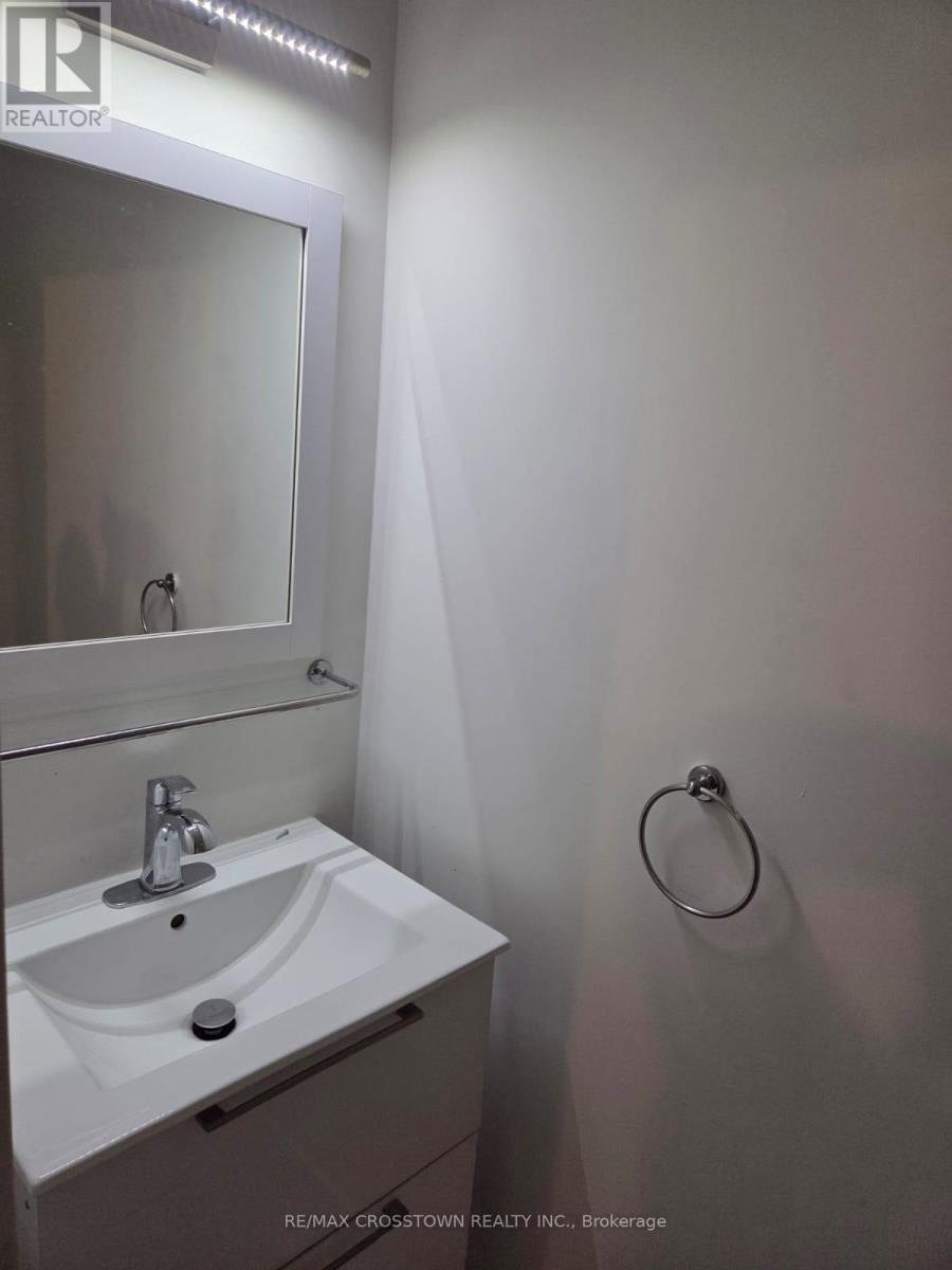 540 Essa Road, Barrie, ON - Indoor Photo Showing Bathroom