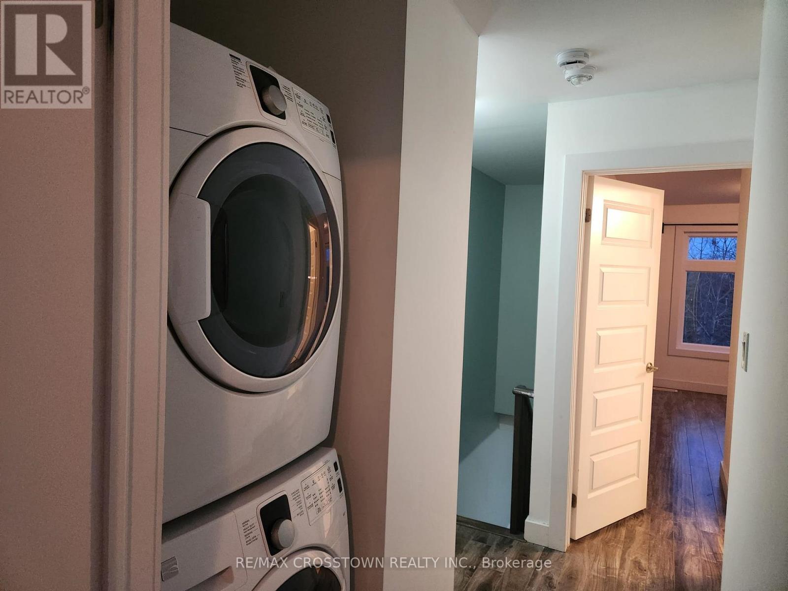 540 Essa Road, Barrie, ON - Indoor Photo Showing Laundry Room