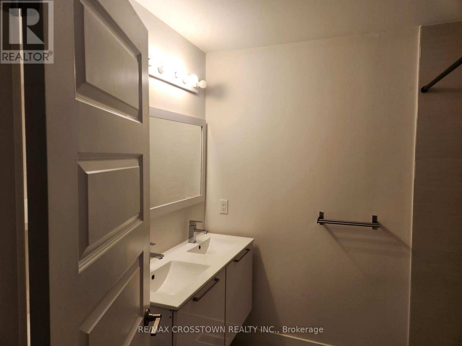 540 Essa Road, Barrie, ON - Indoor Photo Showing Bathroom