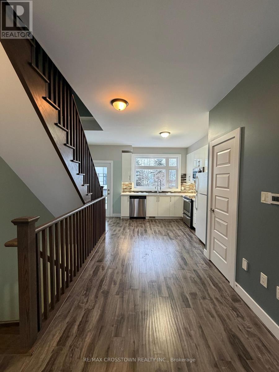 2 - 540 Essa Road, Barrie, ON - Indoor Photo Showing Other Room