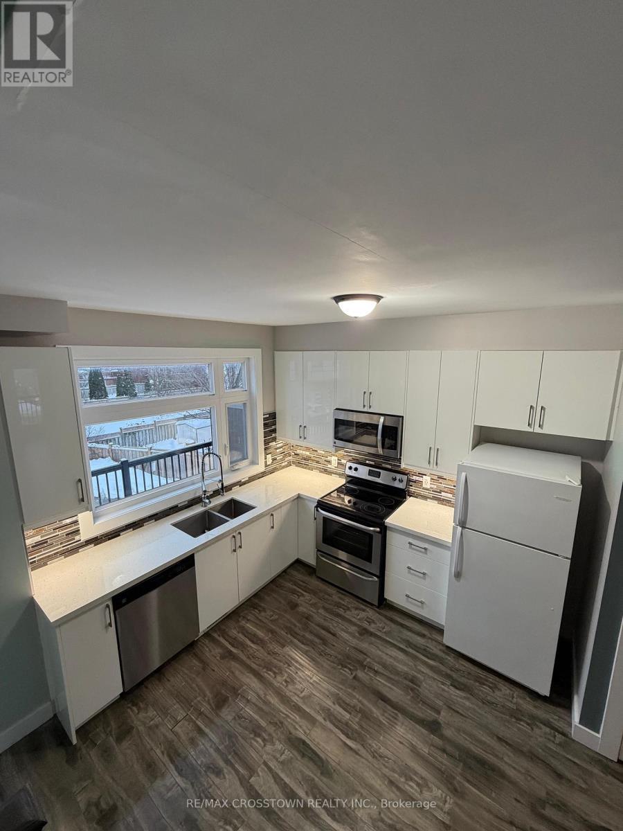 2 - 540 Essa Road, Barrie, ON - Indoor Photo Showing Kitchen With Double Sink