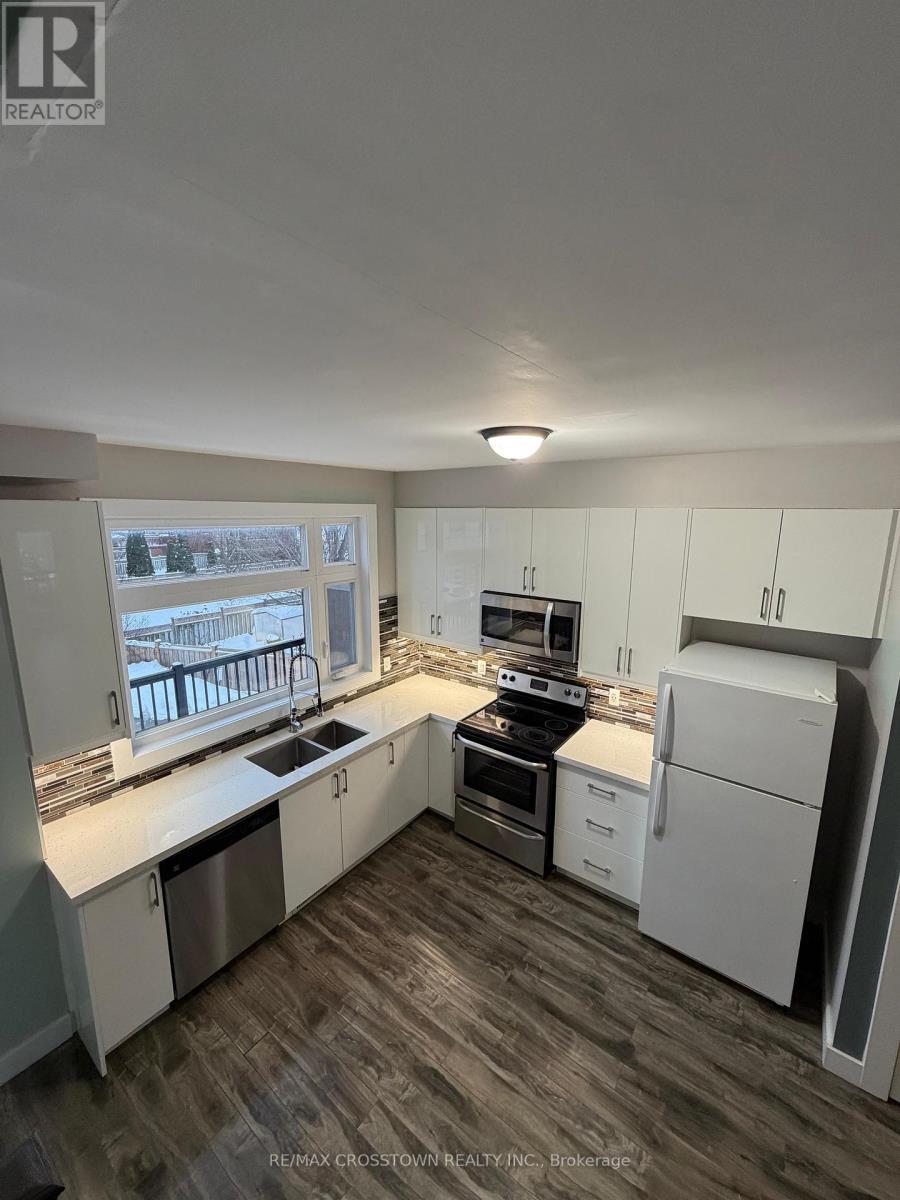 2 - 540 Essa Road, Barrie, ON - Indoor Photo Showing Kitchen With Double Sink