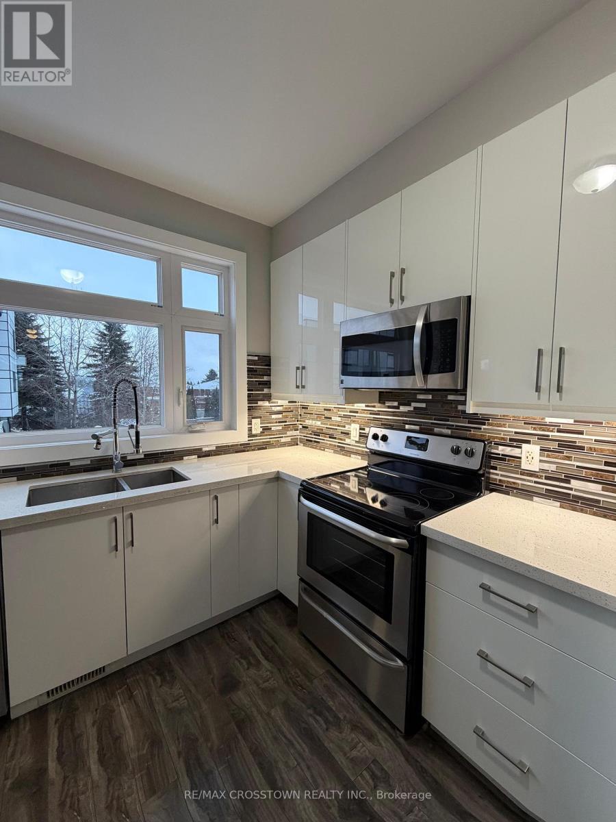 2 - 540 Essa Road, Barrie, ON - Indoor Photo Showing Kitchen With Double Sink