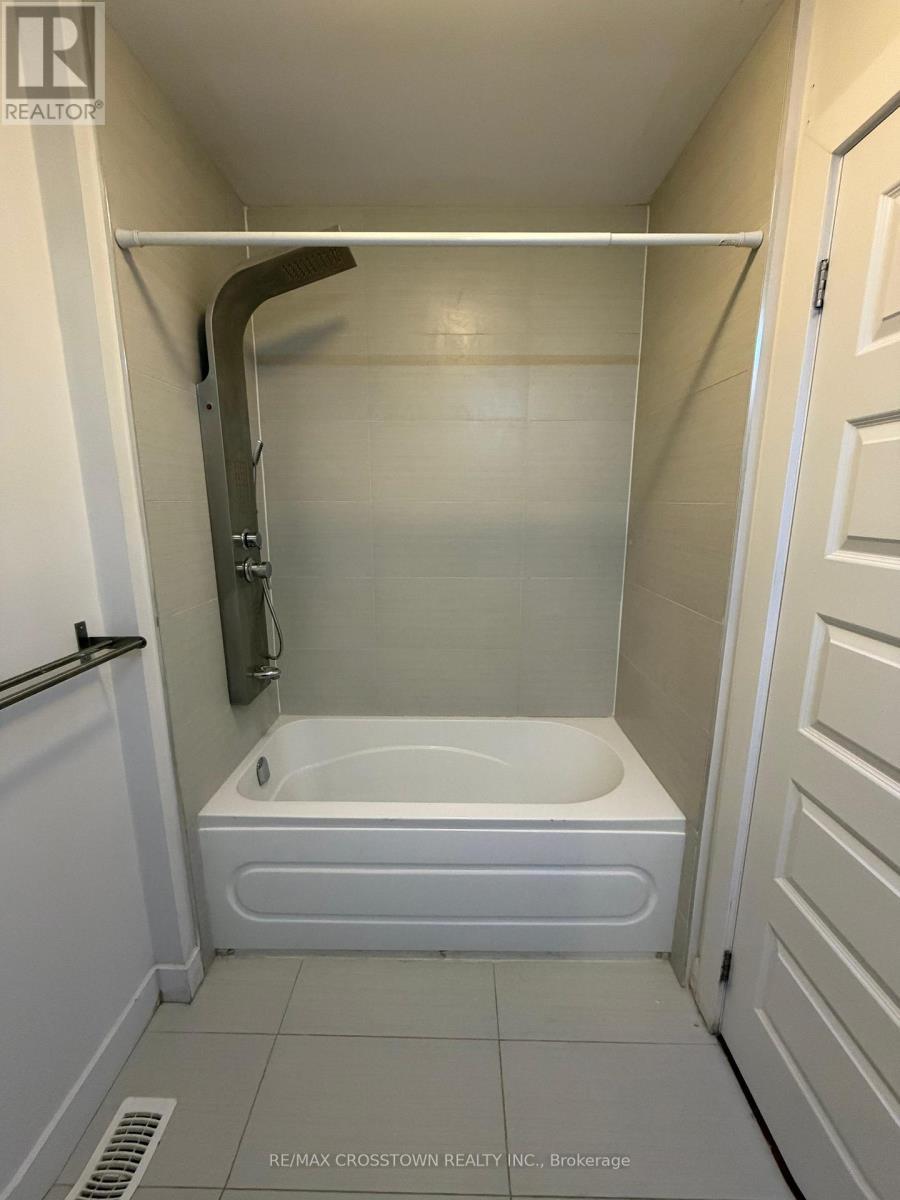 2 - 540 Essa Road, Barrie, ON - Indoor Photo Showing Bathroom