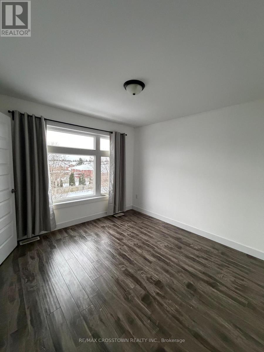 2 - 540 Essa Road, Barrie, ON - Indoor Photo Showing Other Room