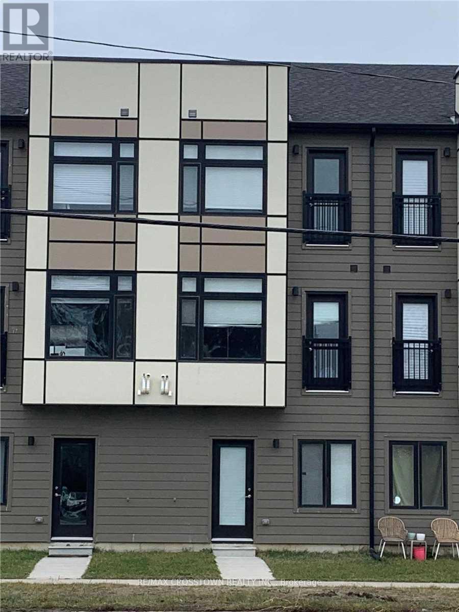 2 - 540 Essa Road, Barrie, ON - Outdoor With Balcony