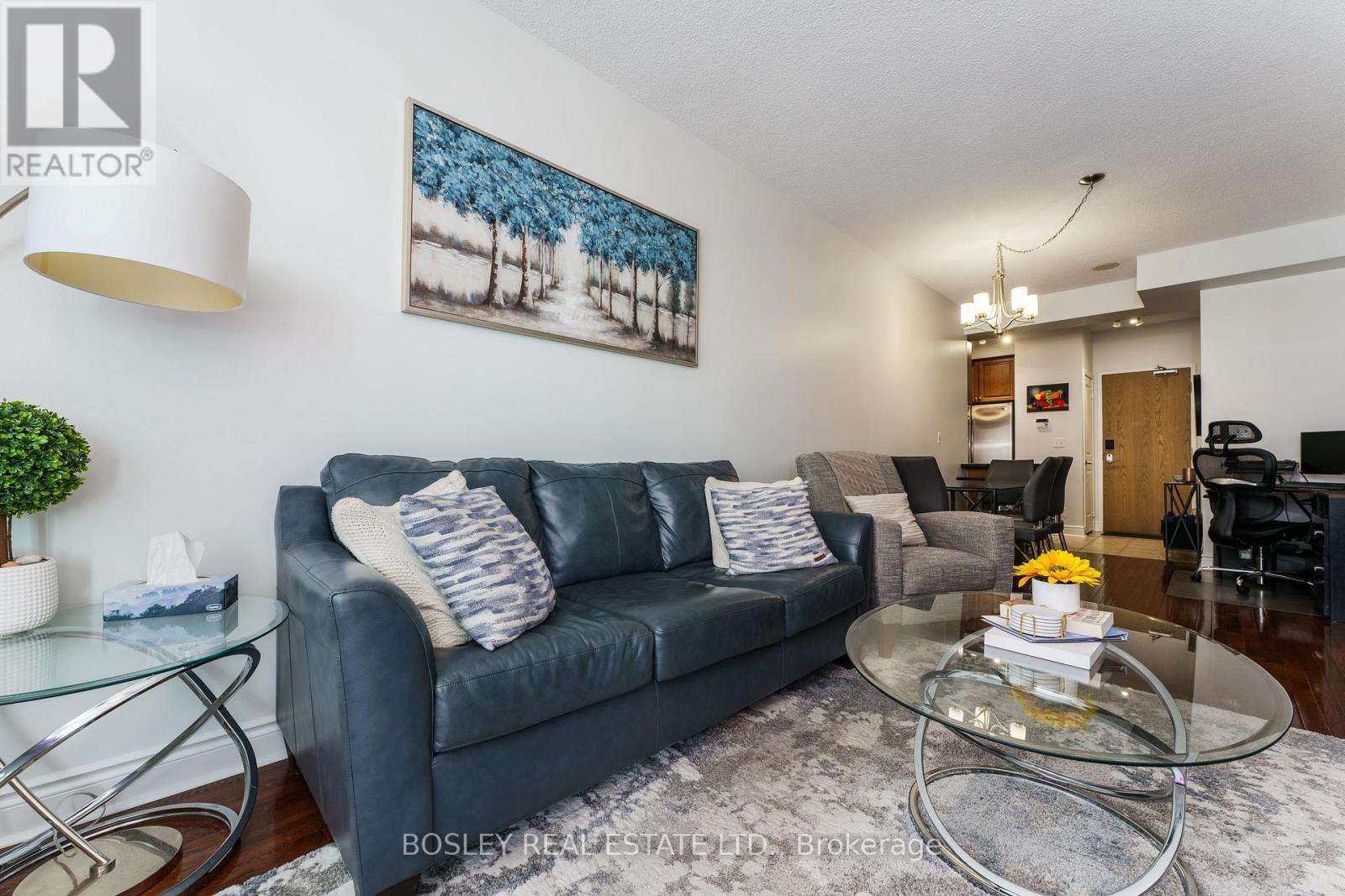 1401 - 1910 Lake Shore Boulevard W, Toronto, ON - Indoor Photo Showing Living Room