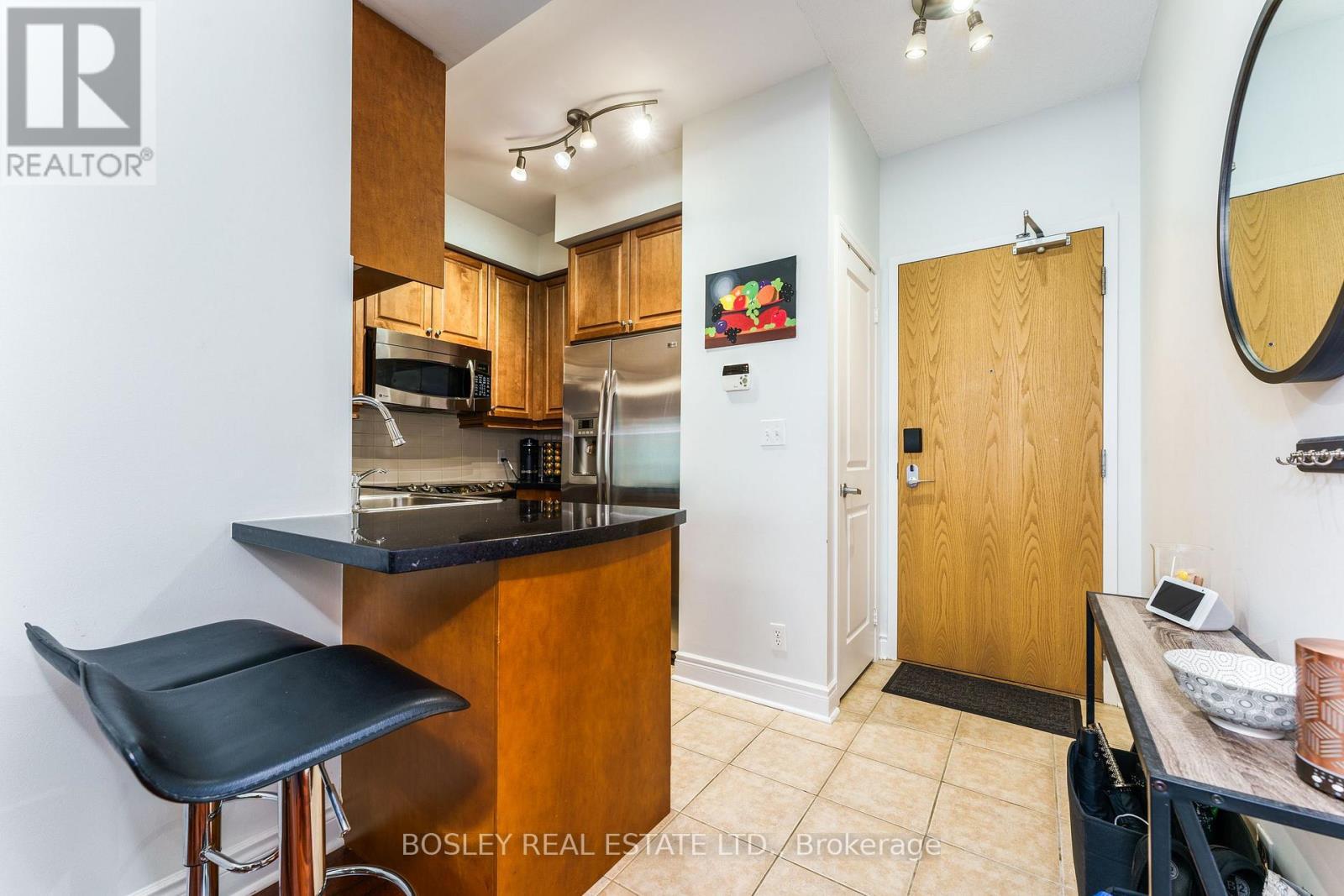1401 - 1910 Lake Shore Boulevard W, Toronto, ON - Indoor Photo Showing Kitchen