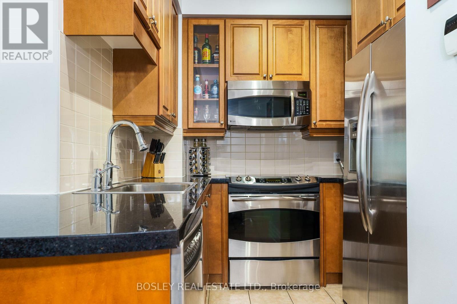 1401 - 1910 Lake Shore Boulevard W, Toronto, ON - Indoor Photo Showing Kitchen With Double Sink With Upgraded Kitchen