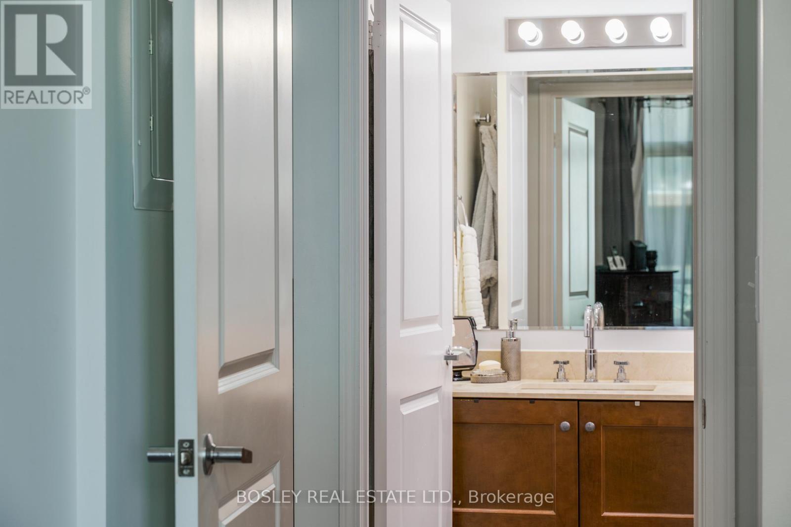 1401 - 1910 Lake Shore Boulevard W, Toronto, ON - Indoor Photo Showing Bathroom