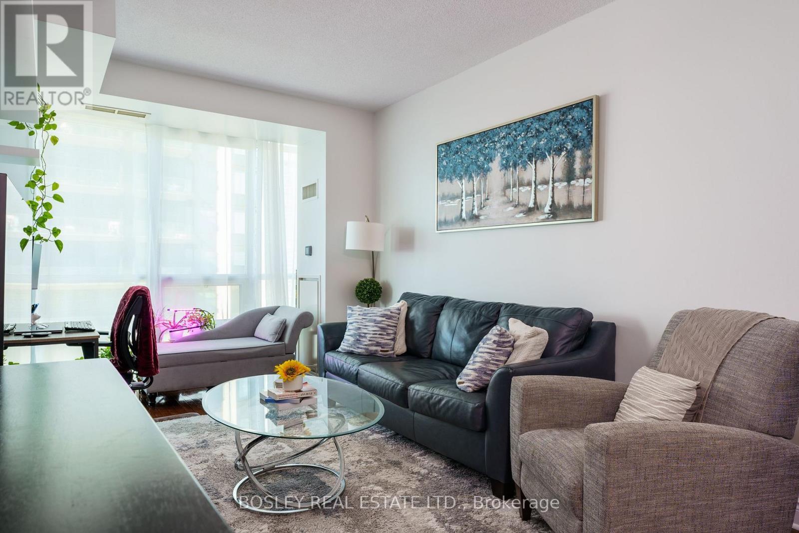1401 - 1910 Lake Shore Boulevard W, Toronto, ON - Indoor Photo Showing Living Room
