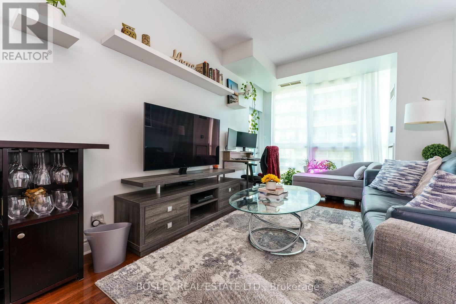 1401 - 1910 Lake Shore Boulevard W, Toronto, ON - Indoor Photo Showing Living Room